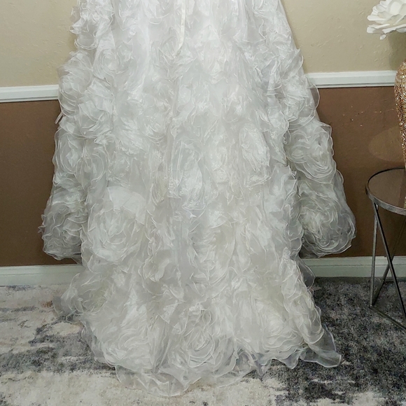 Floral wedding dress. - Picture 2 of 16